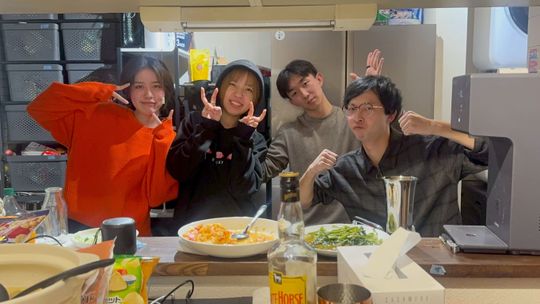 キッチン - 下北沢駅徒歩5分｜家賃5万円「家に帰ると誰かがいる」シェアハウス} - ルームシェアルームメイト