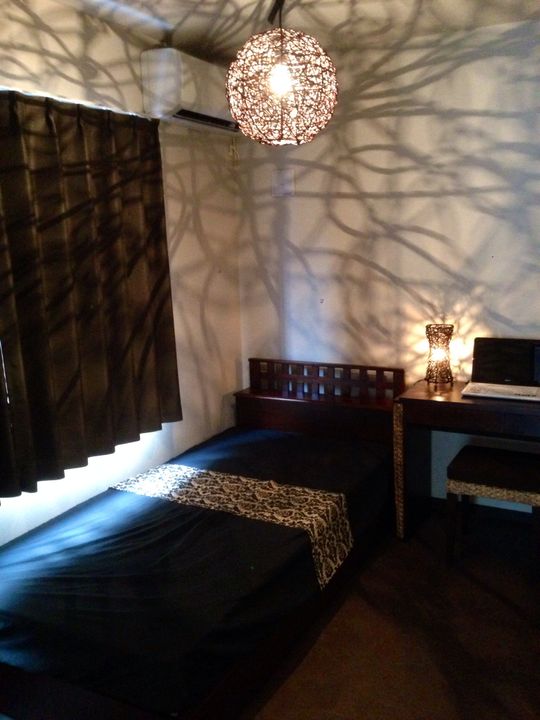 個室 - テレビ放送されました！湘南 Aqua Resorts 茅ヶ崎} - ルームシェアルームメイト