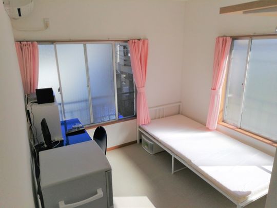 個室 - 中野駅徒歩11分・高円寺駅徒歩8分　ワンランク上の安心快適物件！} - ルームシェアルームメイト