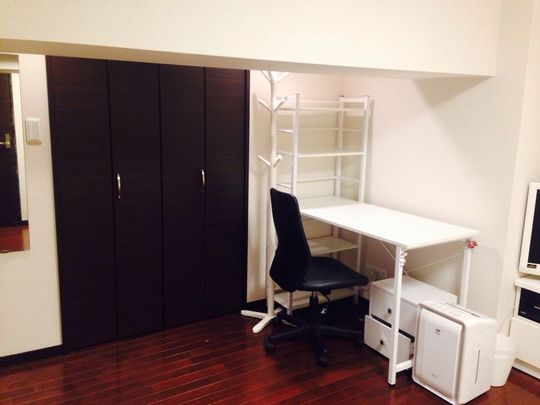 個室 - ☆女性限定☆ 築浅!セキュリティ安心 生活設備の揃ったマンション} - ルームシェアルームメイト