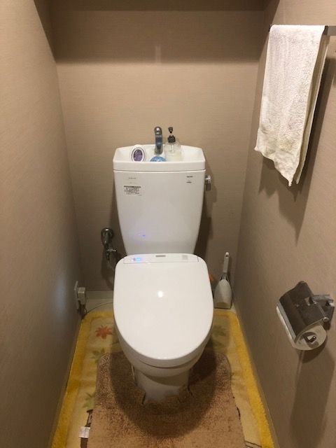 トイレ - 3LDKのマンションで、２部屋のルームシェアをしませんか。東京オリンピック・パラリンピック期間限定です。} - ルームシェアルームメイト