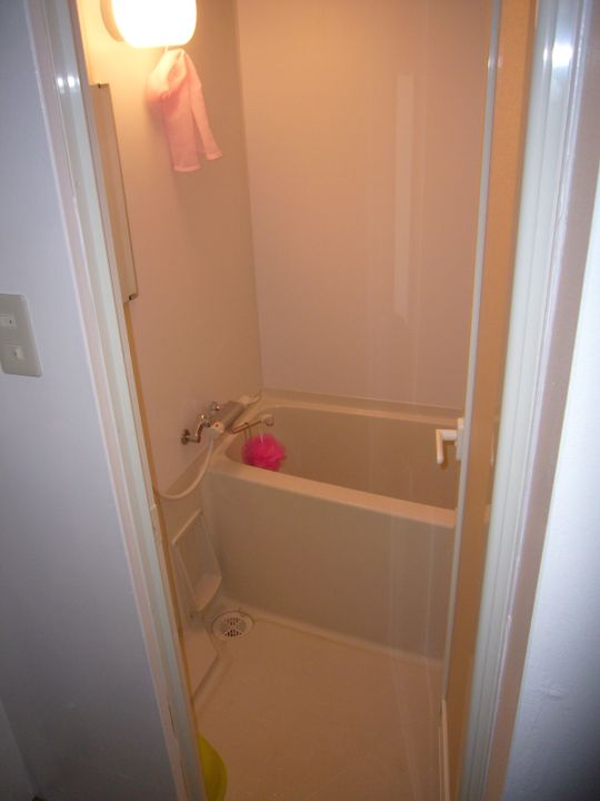 シャワー - 駅から約徒歩10以内　白金台ハウス} - ルームシェアルームメイト