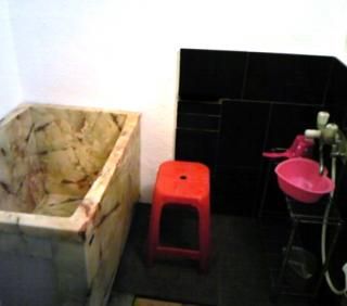 キッチン - ドミトリー募集女性2人部屋} - ルームシェアルームメイト