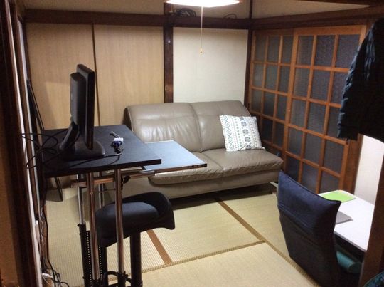 個室 - 五反野駅から徒歩３分！夏も涼しく過ごしやすい戸建} - ルームシェアルームメイト