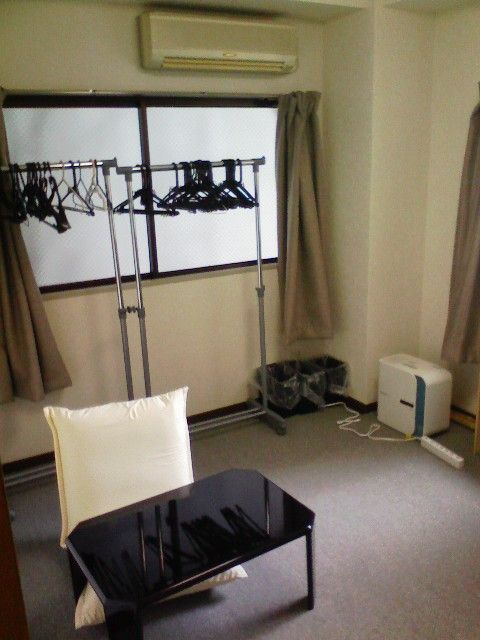 個室 - 喫煙可！秋葉原、新宿、池袋通勤可能圏内、角部屋個室３９０００円} - ルームシェアルームメイト