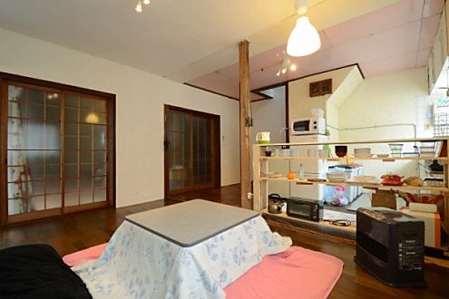 リビング - 神戸■駅徒歩1～5分■海■一戸建■完全個室■女性限定ハウスあり} - ルームシェアルームメイト