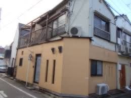 建物 - 最寄駅から徒歩5分の戸建シェアハウスです。} - ルームシェアルームメイト