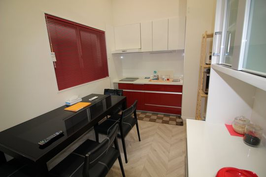 キッチン - 横浜で静かな暮らし！} - ルームシェアルームメイト