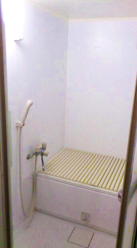 風呂 - 山手線田端駅から徒歩9分、上野、秋葉原、東京、池袋、新宿、などへのアクセスが良く便利です。} - ルームシェアルームメイト