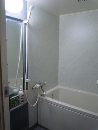 風呂 - 駅徒歩5分、個室角部屋【パーティが開催できるシェア】是非ワイガヤのシェアしませんか?} - ルームシェアルームメイト