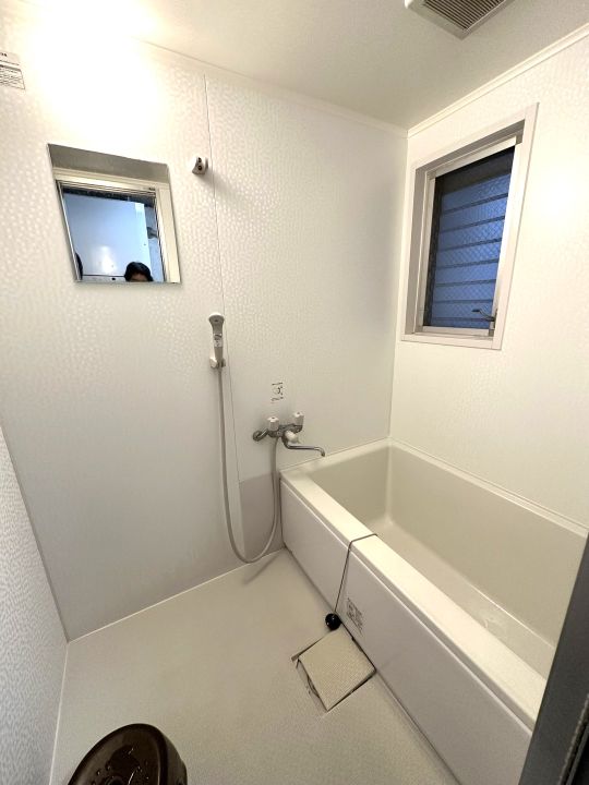 シャワー - 東新宿駅A１出口前徒歩１分の女性専用シェアハウスです！} - ルームシェアルームメイト