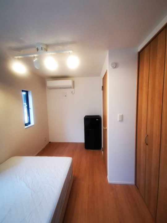 個室 - 鐘ヶ淵駅　徒歩3分} - ルームシェアルームメイト