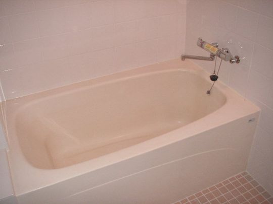 風呂 - 港区麻布台に42,000円で入室できます。個室のフラットシェア！東京タワー！六本木ヒルズ！眺望は最高です。  東京メトロ日比谷線六本木駅より徒歩6分となります。} - ルームシェアルームメイト