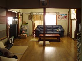 リビング - 芸大にもほど近い広ーいシェア(13畳の半分)} - ルームシェアルームメイト