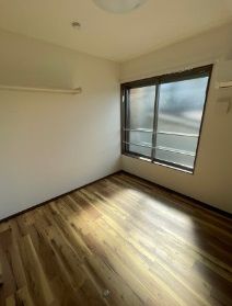 個室 - 1名退去のため募集　新築物件(3DK)　鍵付個室　駅徒歩8分} - ルームシェアルームメイト