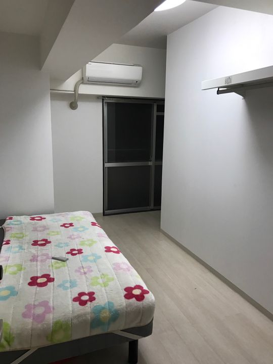 個室 - 【☆初月家賃割引キャンペーン☆駅から徒歩5分!コンビニまで徒歩1分♪全室鍵付個室♪】} - ルームシェアルームメイト