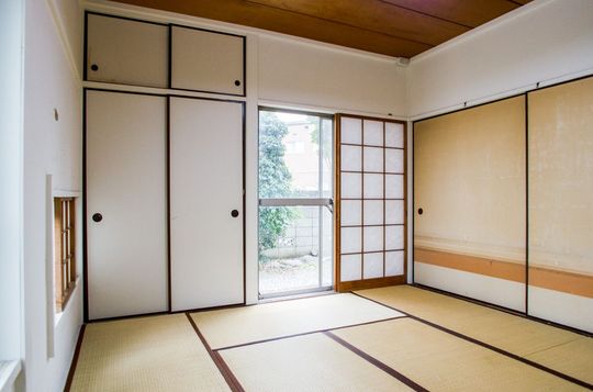 個室 - 都心への移動が便利な永福町のハウス。　最短4日での入居可！　いろいろな人が集まるコミュニティハウスで楽しみませんか？} - ルームシェアルームメイト