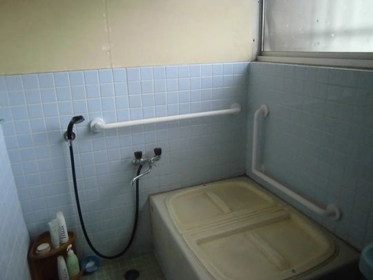 風呂 - 【門司港錦町】シェアハウス 北九州市昭和レトロ古民家（短期可）} - ルームシェアルームメイト