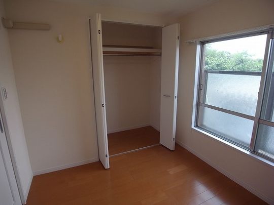 個室 - 【値下げしました】世田谷線上町駅徒歩6分　２Ｋ　家電・家具・自転車等付(そのまま住めます)} - ルームシェアルームメイト