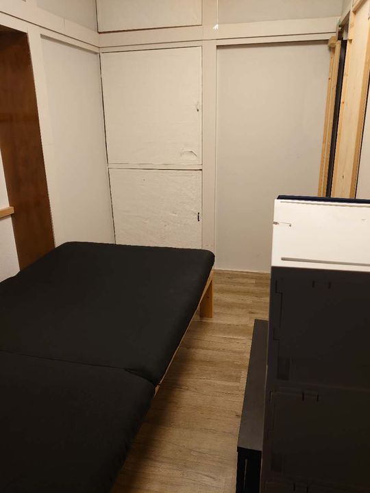 キッチン - 個室、家賃2万7千円、西武新宿線の新井薬師前駅まで徒歩７分。} - ルームシェアルームメイト