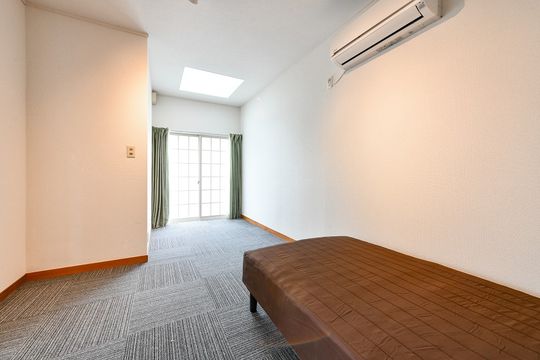 個室 - 山手、阪東橋周辺でのシェアハウス。上品で綺麗、落ち着きのある安全な住宅街で、大人女子の新生活をスタートしませんか} - ルームシェアルームメイト