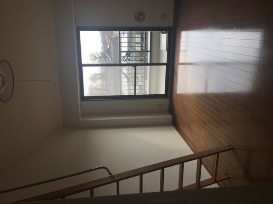 キッチン - 中国の留学生} - ルームシェアルームメイト