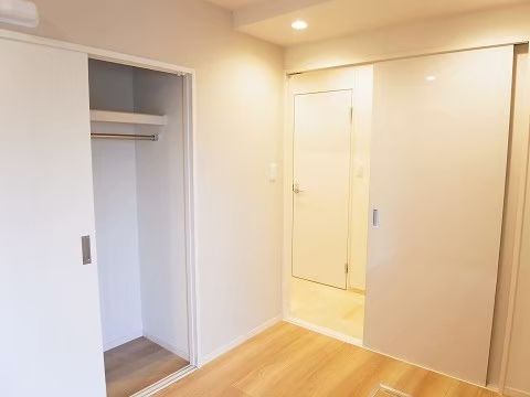 個室 - 【自由が丘エリア】リノベーション1年目　多国籍メンバー募集!!!} - ルームシェアルームメイト