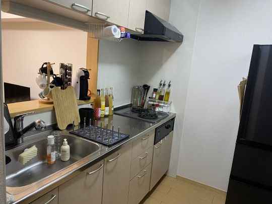 キッチン - 【女性限定/足立区】初期費用無料★個室完備★即入居OK★ご自身のお荷物だけでOK} - ルームシェアルームメイト