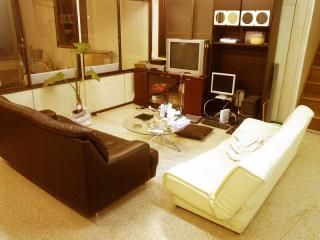  - 横浜！徒歩！150平米の超広々一軒家に住みませんか？} - ルームシェアルームメイト