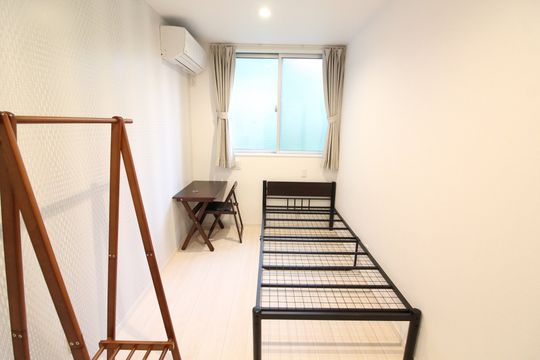 個室 - 【6.7.8月限定】家賃初月半額キャンペーン！高井戸駅徒歩6分の男性専用シェアハウス} - ルームシェアルームメイト