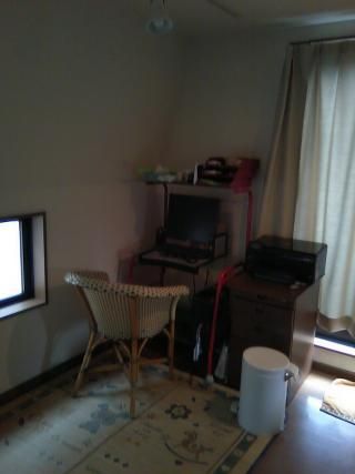 個室 - 交通至便！祐天寺・中目黒駅最寄の一軒家内の完全個室です。人気の東横線でルームシェアしませんか？} - ルームシェアルームメイト