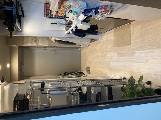 玄関 - 【新築】ドラム式洗濯機完備　洗濯乾燥自動} - ルームシェアルームメイト