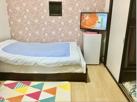 個室 - 南麻布＊一軒屋の一室＊} - ルームシェアルームメイト