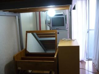 個室 - 西川口駅近4分、初月5万円入居ok！残金は分割払ok！布団・専用テレビと専用冷蔵庫付き！コンビニ＆ｽｰﾊﾟｰ歩1分！} - ルームシェアルームメイト