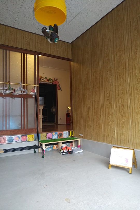 玄関 - 兵庫県ＪＲ明石駅付近 ハウスシェア (木造) ガス光熱費込} - ルームシェアルームメイト