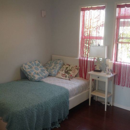 個室 - 横浜駅徒歩15分/新築一軒家/専用バストイレ/女性限定/大きいキッチン} - ルームシェアルームメイト