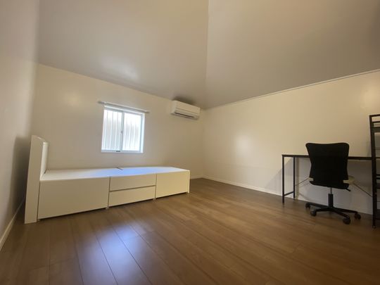 個室 - 家賃1か月無料!猫と一緒に住める女性専用シェアハウス！JR藤沢駅} - ルームシェアルームメイト