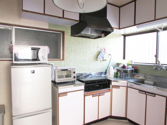キッチン - 5月6日～5月31日まで部屋を貸したいです＾＾生活用品全て揃ってます♪} - ルームシェアルームメイト