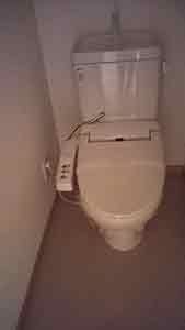 トイレ - 足立区綾瀬・女性シニア向けシェアハウス} - ルームシェアルームメイト