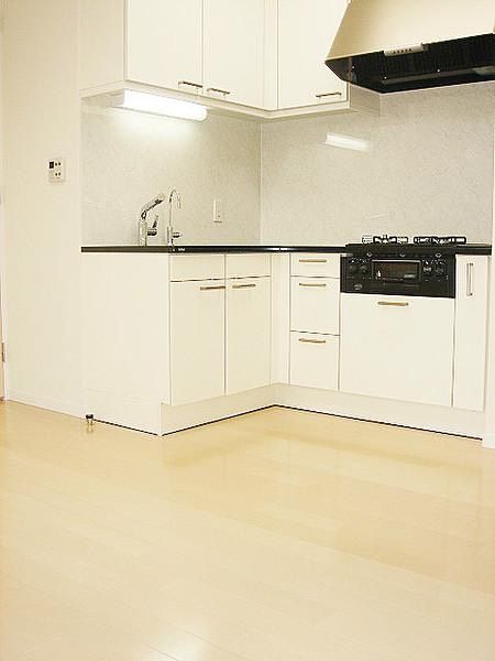 キッチン - 即入居可！墨田区で2LDKのルームシェア} - ルームシェアルームメイト