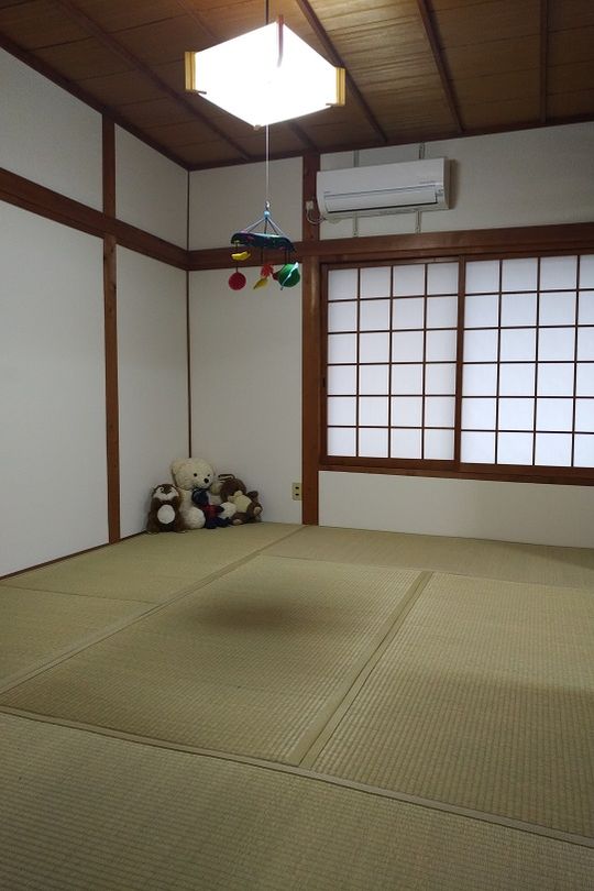 個室 - 兵庫県ＪＲ明石駅付近 ハウスシェア (木造) ガス光熱費込} - ルームシェアルームメイト