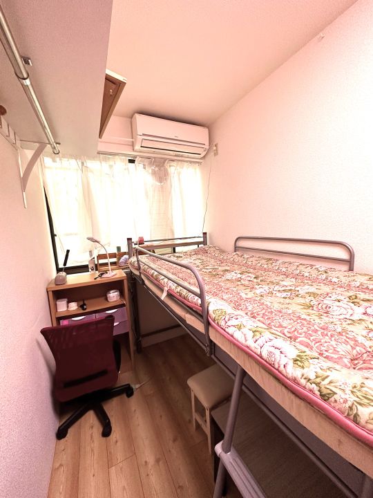 個室 - 東新宿駅徒歩５分・新宿３丁目駅徒歩10分の女性専用のシェアハウスです。} - ルームシェアルームメイト