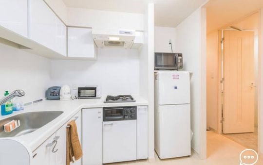 キッチン - 五反田駅徒歩3分、4人まで収容可。} - ルームシェアルームメイト