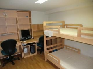 個室 - 新宿駅近く、中国人学生限定のシェアハウス} - ルームシェアルームメイト