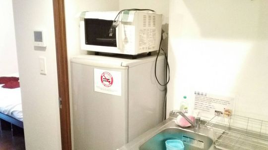 キッチン - 【無審査で即入居】分割払OK/築浅好立地/1~2名/長期歓迎（短期も可）/家具家電WiFi付/都心1Kマンション/バストイレ別5} - ルームシェアルームメイト