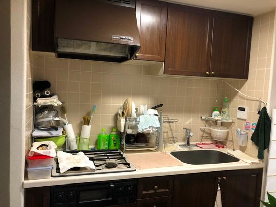 キッチン - 下宿人募（男性35歳～45歳程度で禁煙者、掃除洗濯片付け好きな方、収入が安定してる方）} - ルームシェアルームメイト