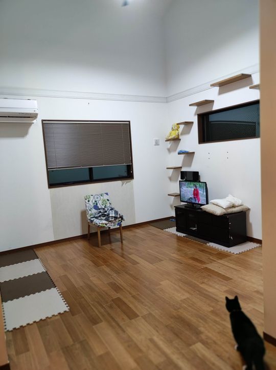 リビング - 【湘南新宿ライン】コミコミ４万さいたま市シェアハウス【大宮】} - ルームシェアルームメイト