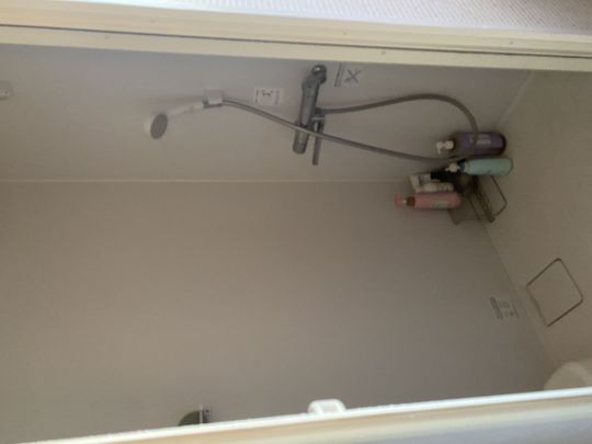 シャワー - 福島駅の近くの好立地でシェアハウスに住みませんか？？} - ルームシェアルームメイト