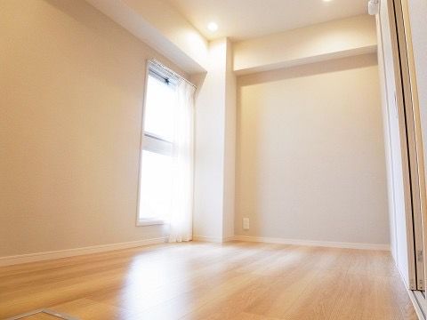 個室 - ルームメイト(急)募集!!} - ルームシェアルームメイト