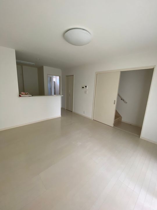 ダイニング - 3ldk築15年以内　2名様単位でも可能。} - ルームシェアルームメイト